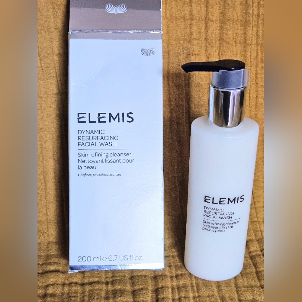 Elemis Dynamic Resurfacing Facial Wash - White